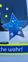 Ein blauer Stern mit der Aufschrift „Ja, ich will!“ auf einem Fahrzeug.