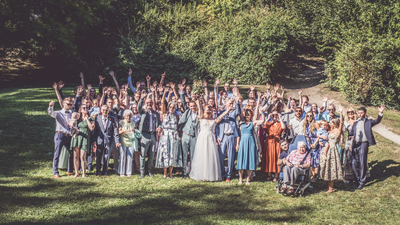 Gruppenfoto der Hochzeit Olgas Enkels